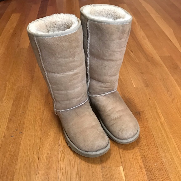 Classic Tall Tan Uggs - Picture 2 of 8